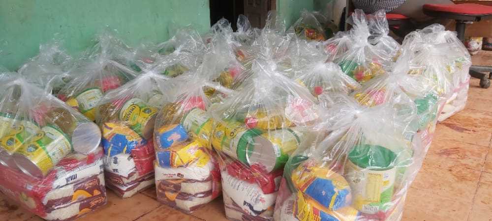 Secretaria de Agricultura, SENAR e Sindicato dos Produtores de Camacã distribuem 100 cestas básicas para agricultores